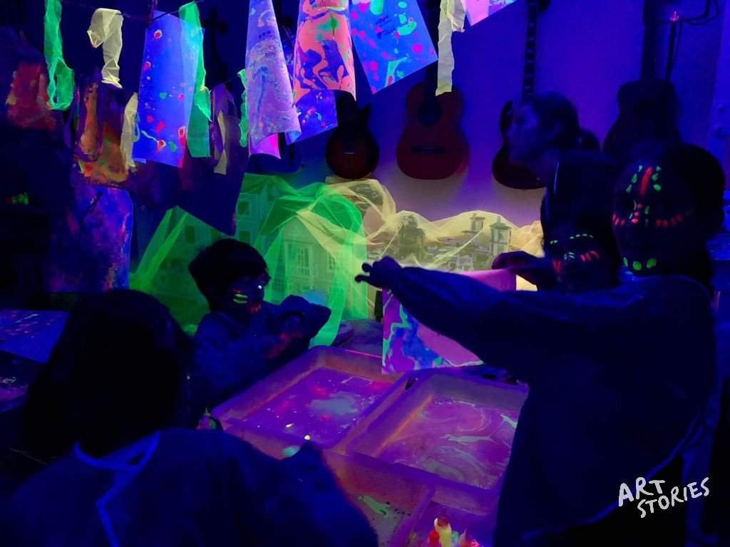 GLOW: taller de Arte con luz negra para niños – Art Stories